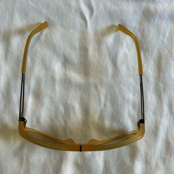 TOD’s Camel/Brown driving Sunglasses with Case - Picture 4 of 10